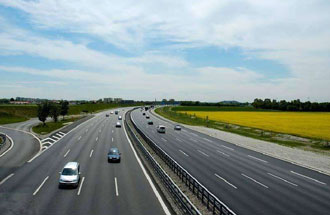 在河南省境內(nèi)，夜間使用ETC過(guò)收費(fèi)站的貨車(chē)享九折優(yōu)惠