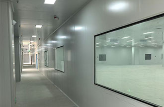 3月5日，三門峽產(chǎn)業(yè)園標(biāo)準(zhǔn)廠房凈化裝修工程局部驗收中